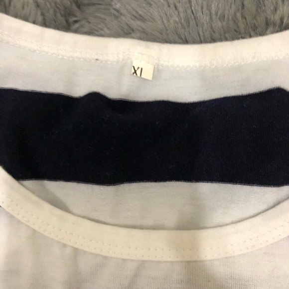 XL long black & white striped Tee w red deer head with antlers, very Christmasy - Picture 3 of 3